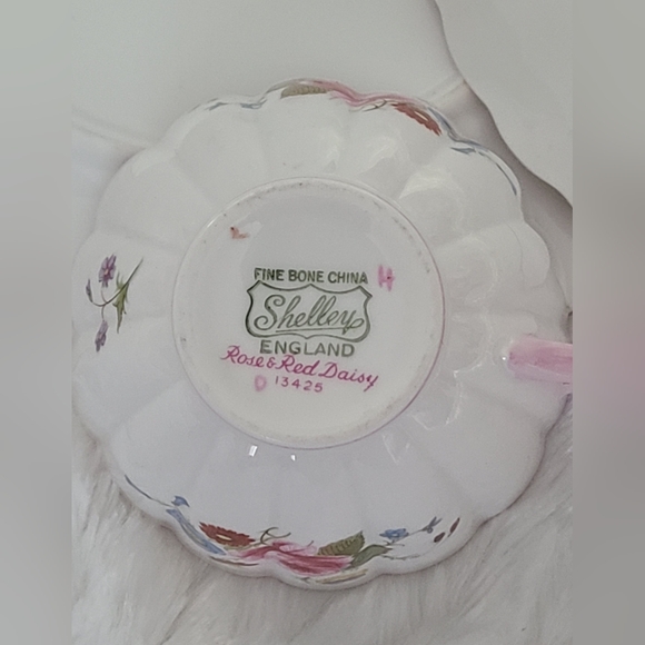 Shelley England Rose and Red Daisy Fine Bone China Cup, Saucer, Cake Plate - Picture 3 of 14